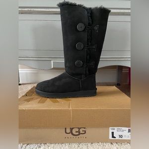 Size 10 never been worn button down Ugg boots.